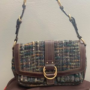 ✨ COACH bag | | unique green woven pattern